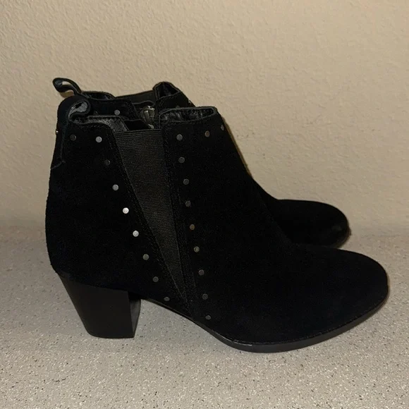 Vionic Women’s Landen‎ Studded Black Suede Block Heel Booties Size 9 - Picture 2 of 9